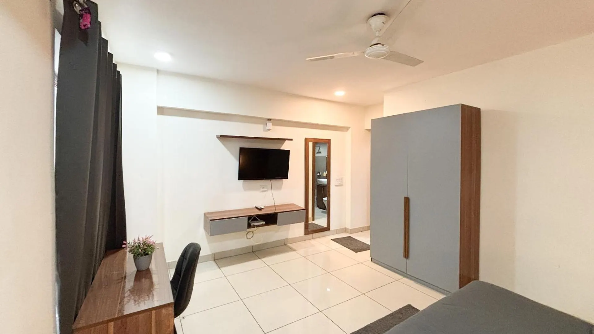 Housr 1 Rk Apartment Sec 28 Gurgaon Near Mega Mall Hotel